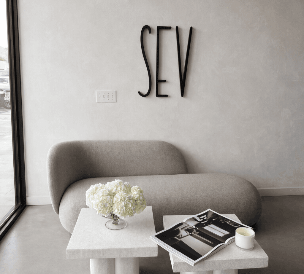 A weekly arrangement composed by Divina Arrangements for a business space